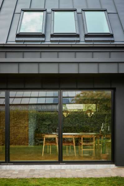 Red-brick house from the 1970s “repackaged” in steel profiles, Bakkelyparken 37, 8680 Ry
